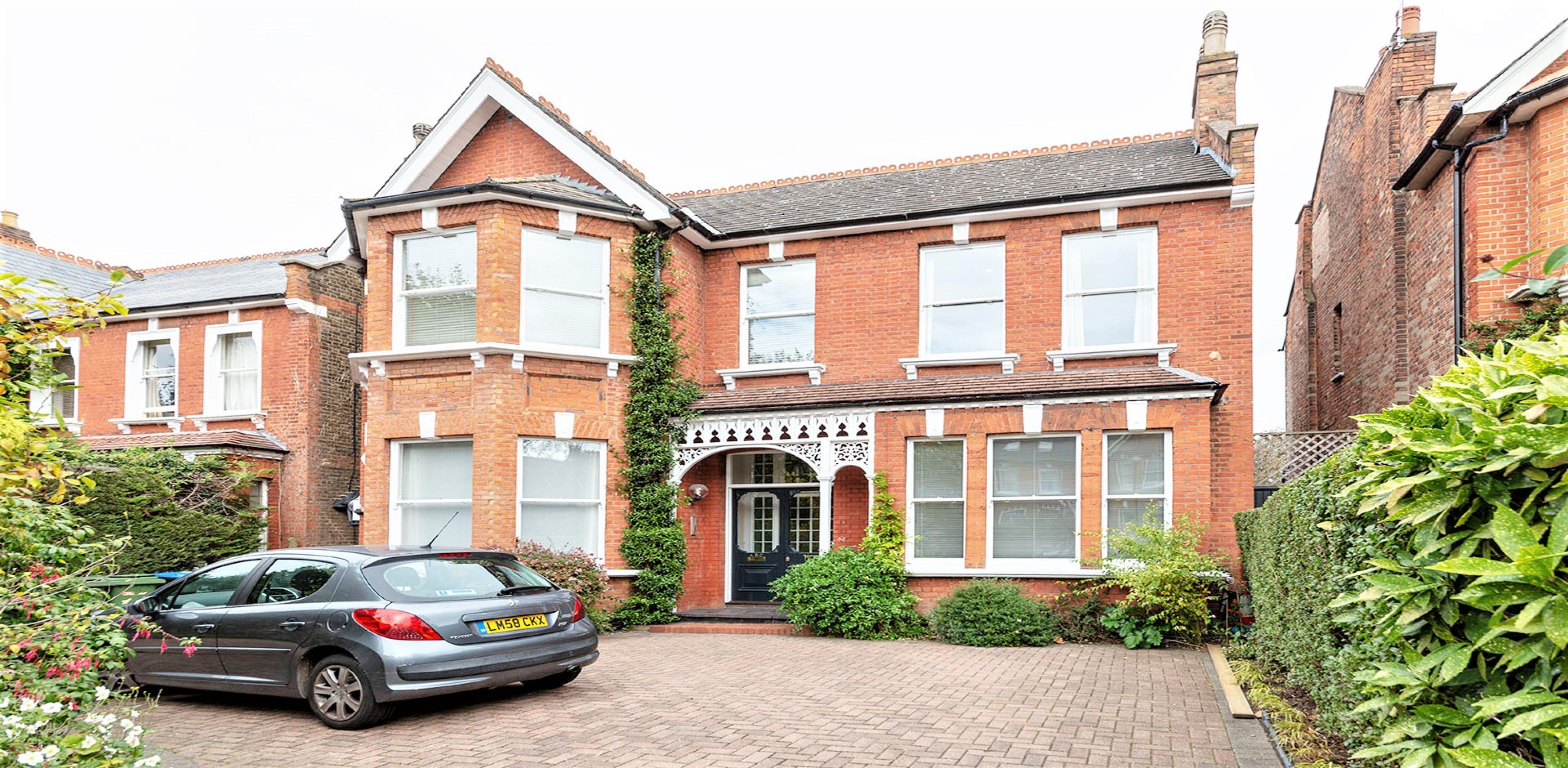 			2 Bedroom, 1 bath, 1 reception Flat			 Walm Lane, KILBURN / WILLESDEN GREEN NW2